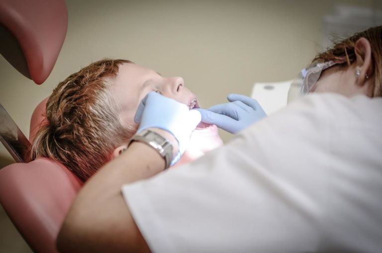 Pomoc dentystyczna wobec której nie warto być obojętnym
