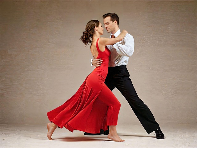 Taniec użytkowy – praktyczny kurs, który przygotuje cię na każdą imprezę