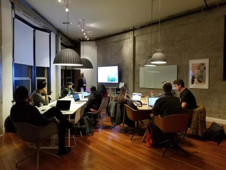 Content seo przyszłości – jak pisać i formatować teksty, aby były źródłem dla cytowań w ai overview?